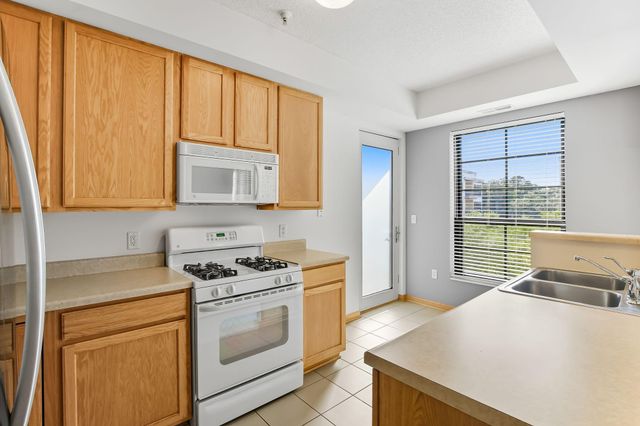 2566 Ellis Avenue 303, Saint Paul, MN 55114