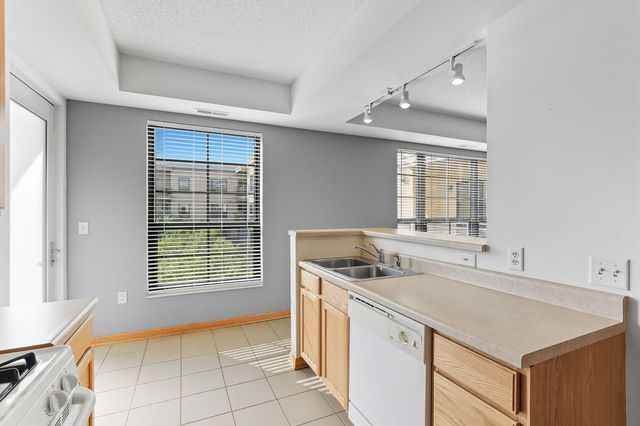 2566 Ellis Avenue 303, Saint Paul, MN 55114