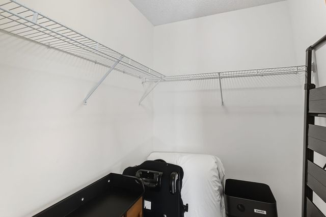 2566 Ellis Avenue 303, Saint Paul, MN 55114