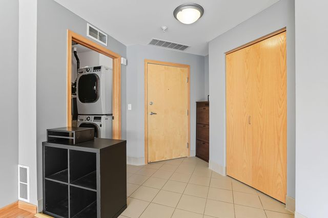 2566 Ellis Avenue 303, Saint Paul, MN 55114