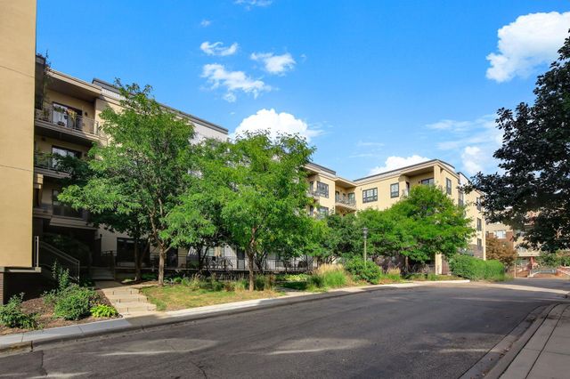 2566 Ellis Avenue 303, Saint Paul, MN 55114