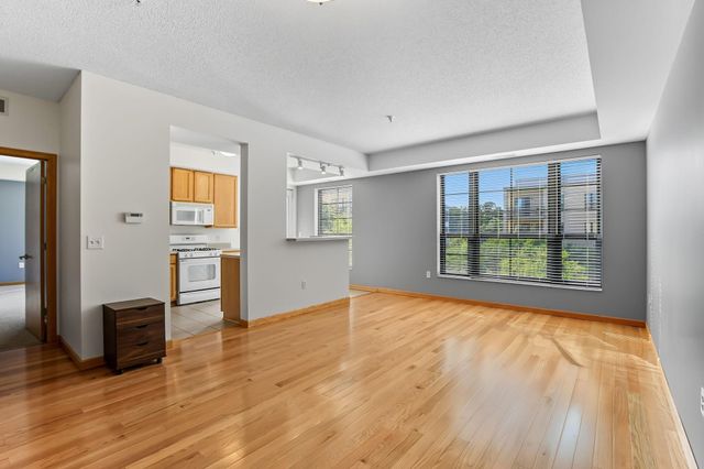 2566 Ellis Avenue 303, Saint Paul, MN 55114