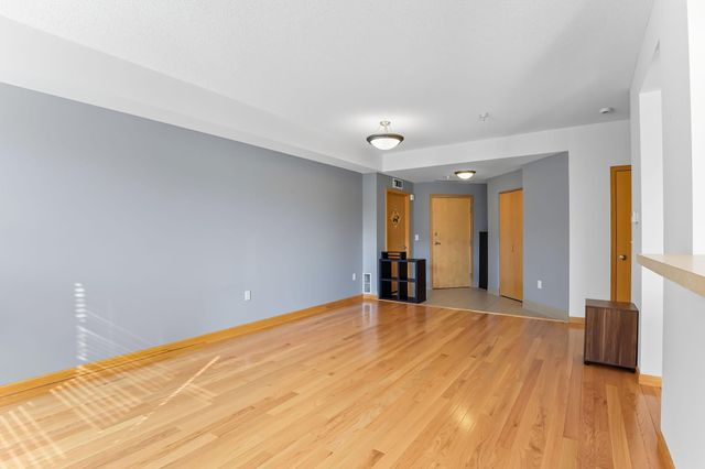 2566 Ellis Avenue 303, Saint Paul, MN 55114