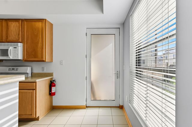 2566 Ellis Avenue 303, Saint Paul, MN 55114