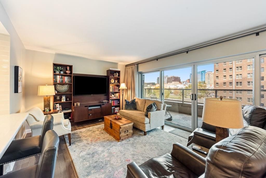 310 W 49th Street A1, Kansas City, MO 64112