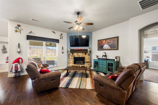 523 Stillwater Drive, Waxahachie, TX 75165