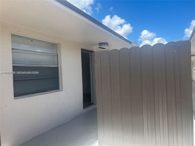 916 SW 10th St 1-3, Hallandale Beach, FL 33009