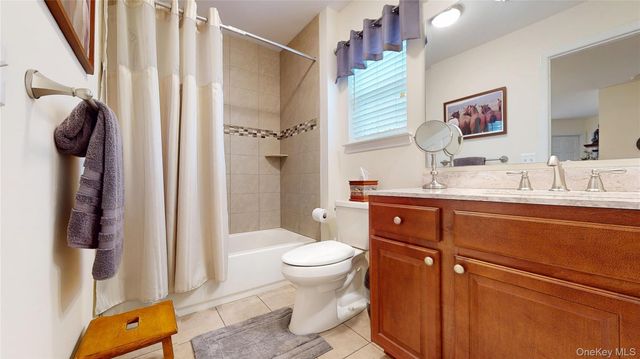 186 Bernstein Boulevard, Center Moriches, NY 11934