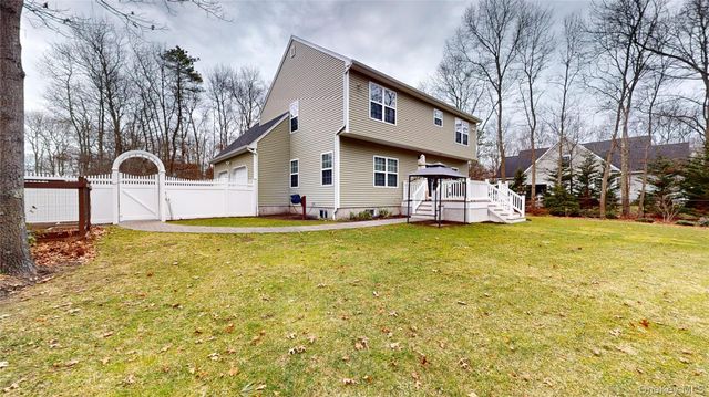 186 Bernstein Boulevard, Center Moriches, NY 11934