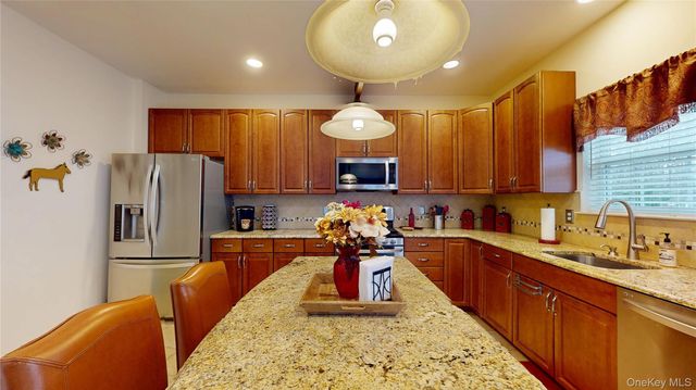 186 Bernstein Boulevard, Center Moriches, NY 11934