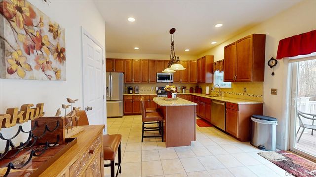 186 Bernstein Boulevard, Center Moriches, NY 11934