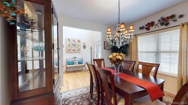 186 Bernstein Boulevard, Center Moriches, NY 11934