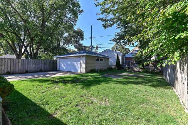 2403 S 94th STREET, West Allis, WI 53227