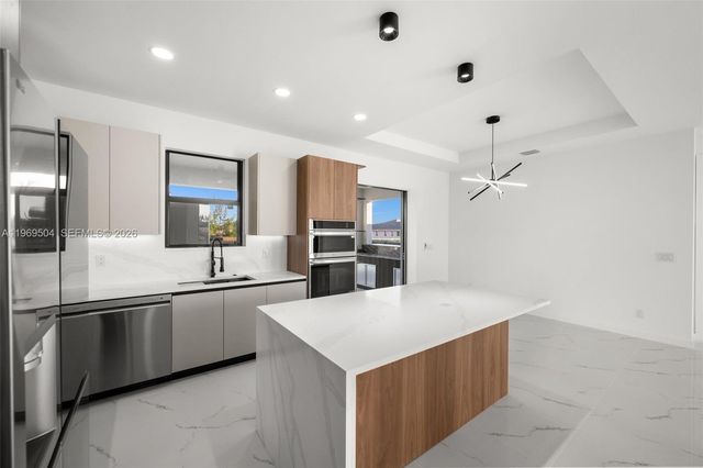 2827 NW 13th St, Cape Coral, FL 33993