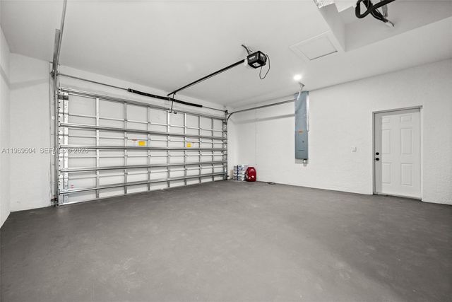 2827 NW 13th St, Cape Coral, FL 33993