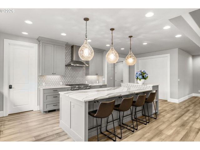 2126 WEMBLEY Pl, Lake Oswego, OR 97034