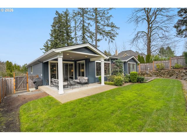 2126 WEMBLEY Pl, Lake Oswego, OR 97034