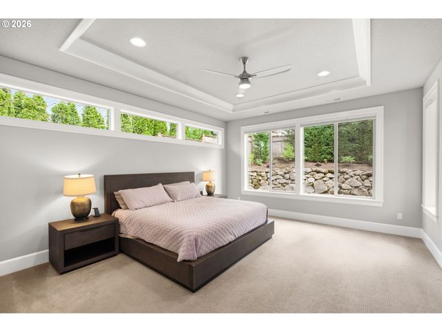 2126 WEMBLEY Pl, Lake Oswego, OR 97034