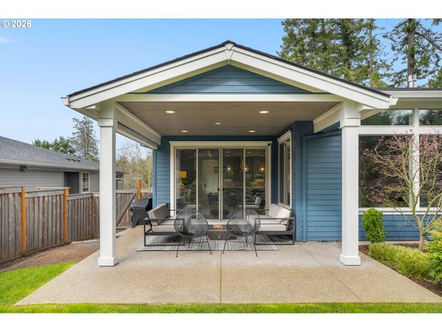 2126 WEMBLEY Pl, Lake Oswego, OR 97034