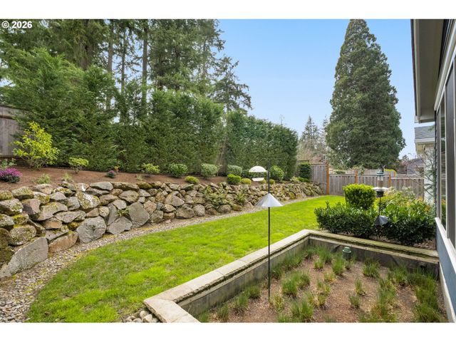 2126 WEMBLEY Pl, Lake Oswego, OR 97034
