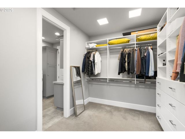 2126 WEMBLEY Pl, Lake Oswego, OR 97034