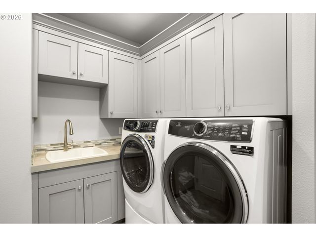 2126 WEMBLEY Pl, Lake Oswego, OR 97034