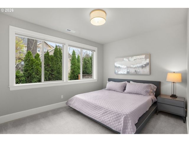 2126 WEMBLEY Pl, Lake Oswego, OR 97034