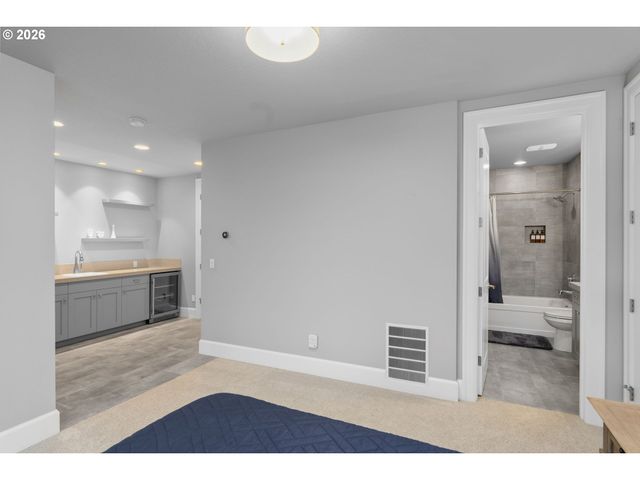 2126 WEMBLEY Pl, Lake Oswego, OR 97034