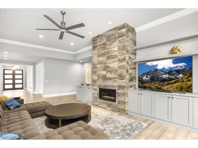 2126 WEMBLEY Pl, Lake Oswego, OR 97034