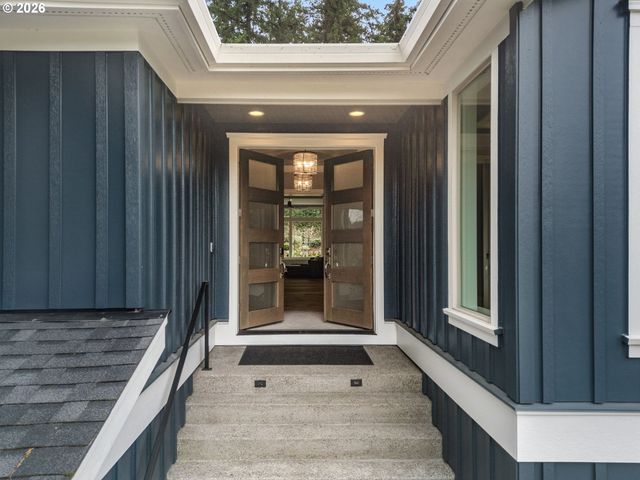 2126 WEMBLEY Pl, Lake Oswego, OR 97034