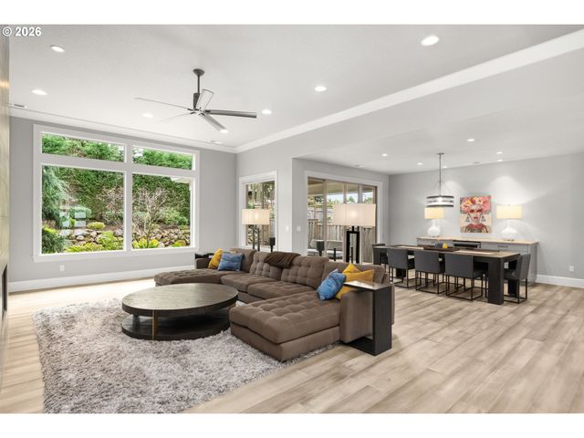 2126 WEMBLEY Pl, Lake Oswego, OR 97034