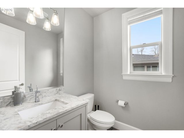 2126 WEMBLEY Pl, Lake Oswego, OR 97034