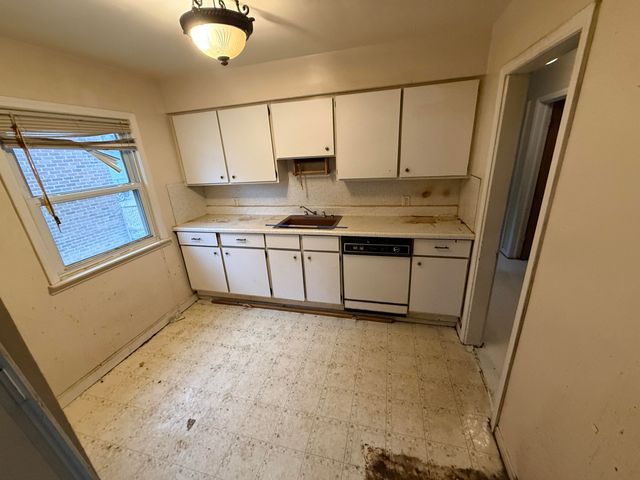 17697 Norborne, Redford, MI 48240