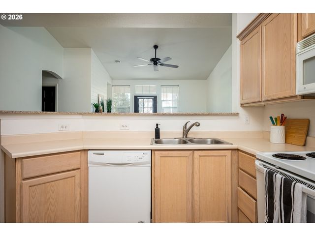 1220 Ne HORIZON Loop 106, Hillsboro, OR 97124