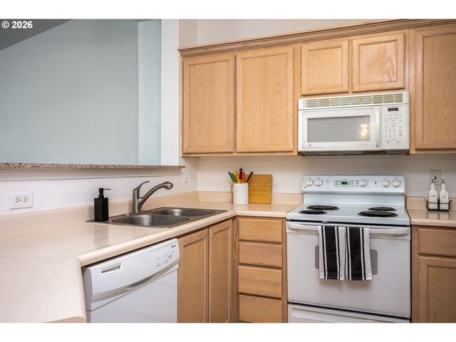 1220 Ne HORIZON Loop 106, Hillsboro, OR 97124