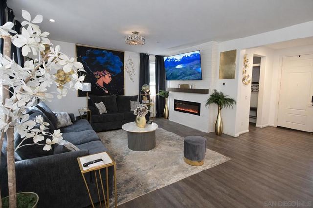 3162 E Painted Crescent, Ontario, CA 91762