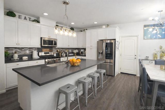 3162 E Painted Crescent, Ontario, CA 91762