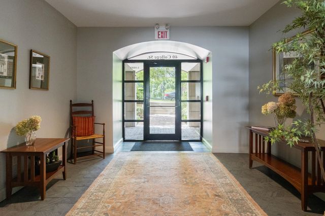 40 College St Apt 606, Burlington, VT 05401