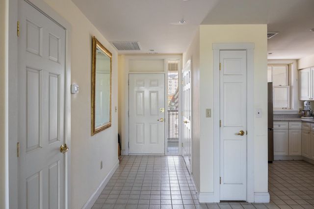 40 College St Apt 606, Burlington, VT 05401