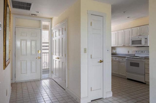 40 College St Apt 606, Burlington, VT 05401