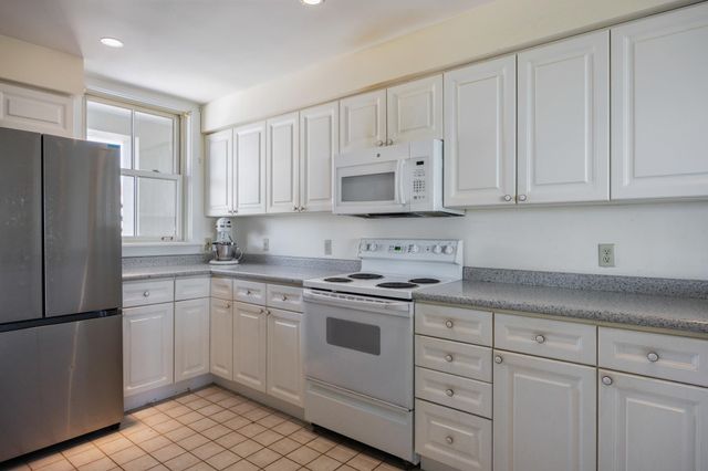 40 College St Apt 606, Burlington, VT 05401
