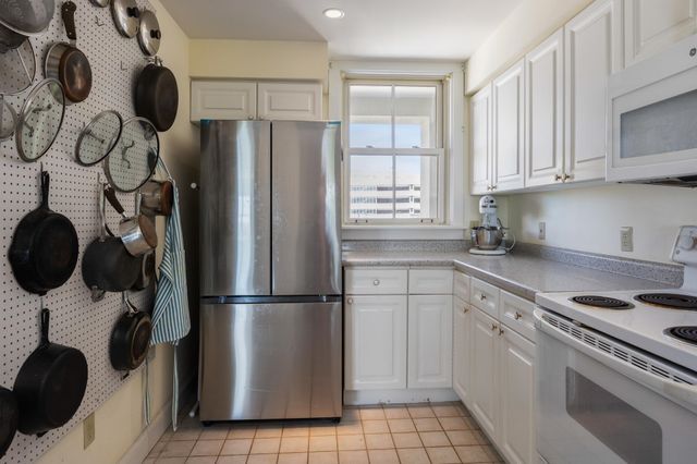 40 College St Apt 606, Burlington, VT 05401