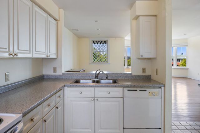 40 College St Apt 606, Burlington, VT 05401