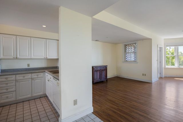 40 College St Apt 606, Burlington, VT 05401