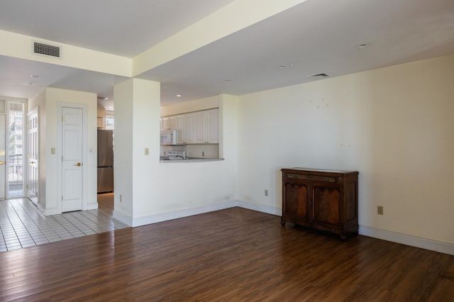 40 College St Apt 606, Burlington, VT 05401