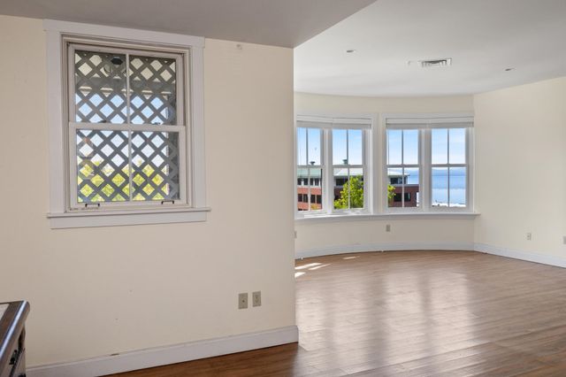 40 College St Apt 606, Burlington, VT 05401