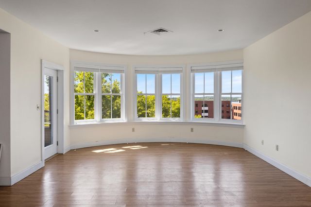 40 College St Apt 606, Burlington, VT 05401