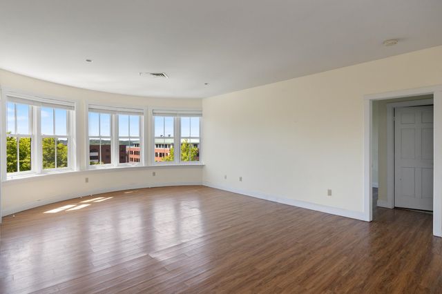 40 College St Apt 606, Burlington, VT 05401