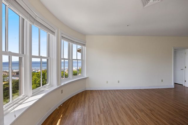 40 College St Apt 606, Burlington, VT 05401