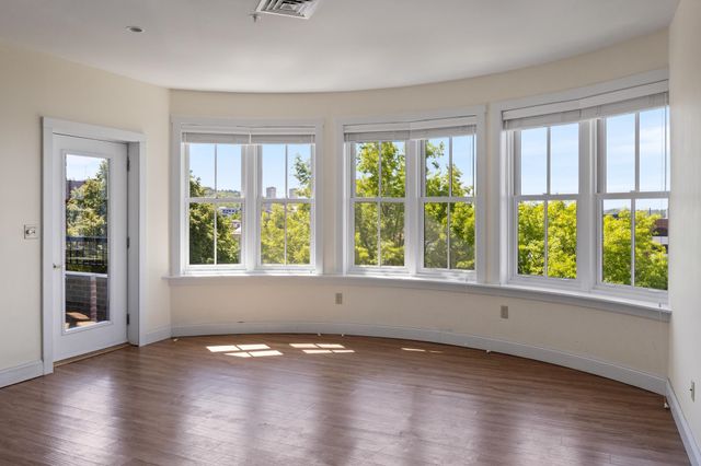 40 College St Apt 606, Burlington, VT 05401